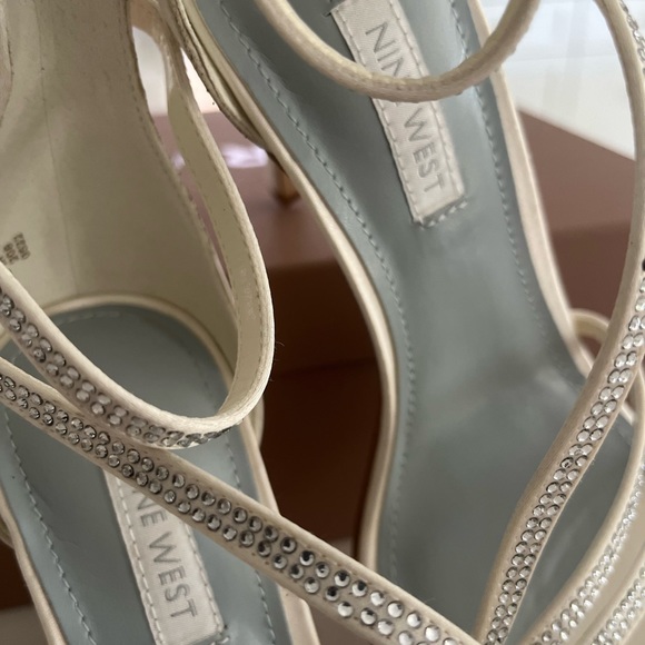 Nine West Irelynn Ankle Strap Ivory Sandals Size 6 - Picture 4 of 6